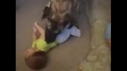 Куче гъделичка бебе