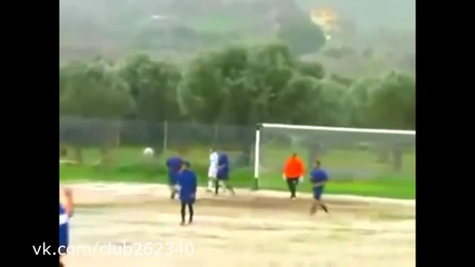 Е, добре и това се случва във футбола!