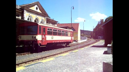Немския влак "vogtlandbahn" тръгва от гара "kraslitce" в чехия
