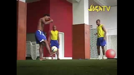 Невероятно задържане на Ronaldinho,  robinho,  roberto carlos