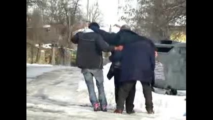 Пияни роми на улицата
