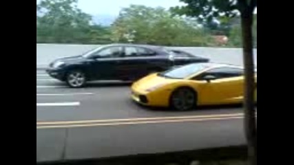 Lamborghini Gallardo Se moving off 