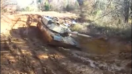 Американски танк Abrams М1 едва излезе от калта!