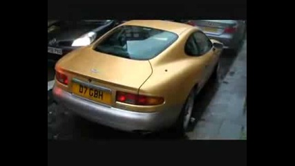 Aston Martin изцяло във Злато