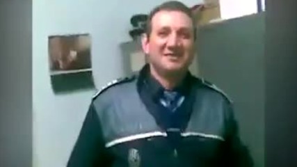 Domnul Si Doamna Politista Se Rup Pe Manele In Sectia De Politie _