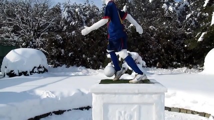 Вижте снежната статуя на Меси
