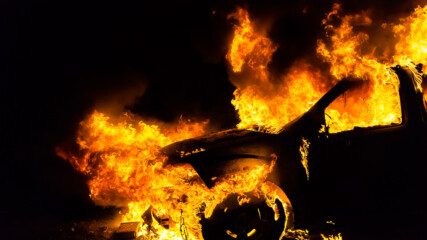23-годишен младеж изгоря в колата си