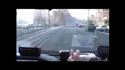 как се дава път на линейка в европейските държави
