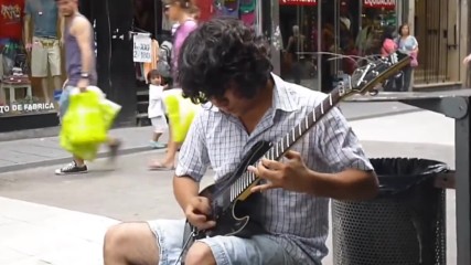 Най-талантливият уличен Мега-китарист. Изгледай до края!