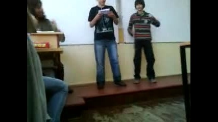 Виктор пее песничка