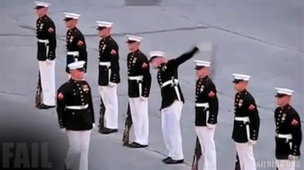Издънка по време на военна церемония
