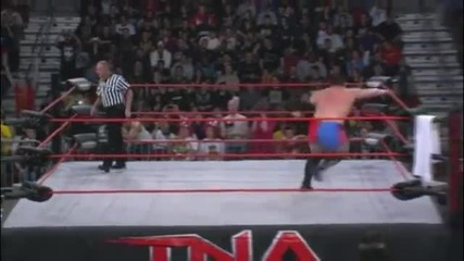 Elbow Suicida - Samoa Joe