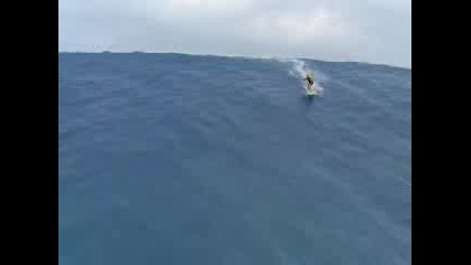 Сърфиране По Огромна Вълна