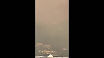 Мащабни пожари оцветиха небето над Южна Африка в оранжево (ВИДЕО)