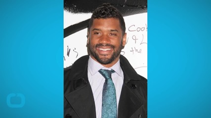 CIARA RUNS ROUTE, CATCHES A PASS FROM RUSSELL WILSON, SOLIDIFIES STATUS AS BEST GIRLFRIEND EVER