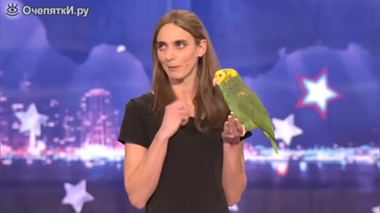 Дресиран папагал пее и говори в Америка търси талант ( Много смях )