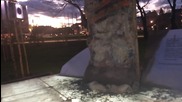 Замазаха парчето от Берлинската стена в София