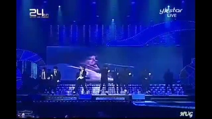Ето как почетоха Майкъл Джексън в Корея .. | Shinee , Super Junior - Beat It + Bad |