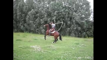 Откачен Руснак скача на въже с кон