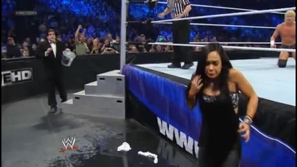 Ricardo Rodriguez threw the water on Aj Lee - Wwe Friday Night Smackdown 3813