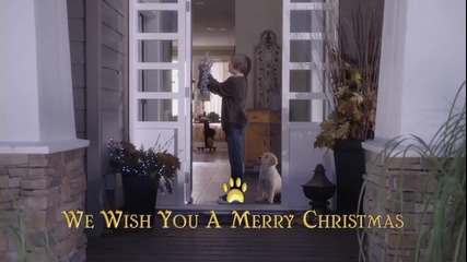 Коледни лапи пеят We Wish You a Merry Christmas
