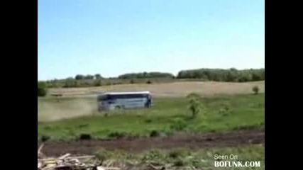Скок с автобус !!! 