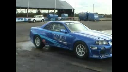 Nissan Skyline R34 Sumo Burnout