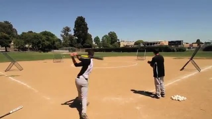 Талантлив бейзболист направо разбива :)