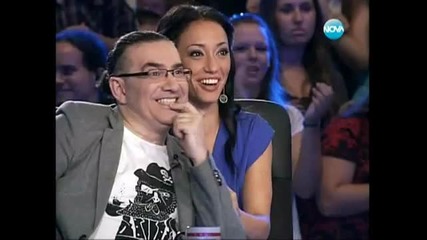 Момиче падна от сцената на X Factor - 12.09.11