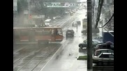 Трамвай без спирачки помита коли на кръстовище