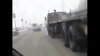 Луд руснак с Лада се дрифти по магистрала ! 