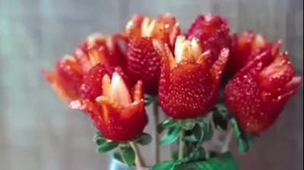 Ето как се правят рози от ягоди