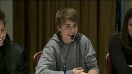 Justin Bieber в Торонто на пресконференция - 01.02.2011 