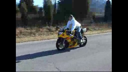 Suzuki Gsx - R 750 K1 Wheelie 12 Oclock