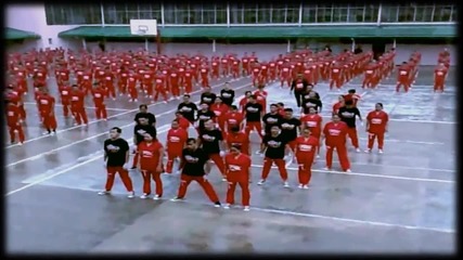 Затворници танцуват на песента Gangnam Style