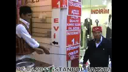 Ciguli ve Asan - istanbul taksim 2011