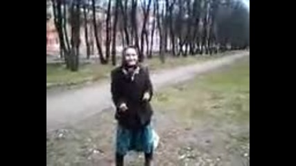 бабка танцува техно