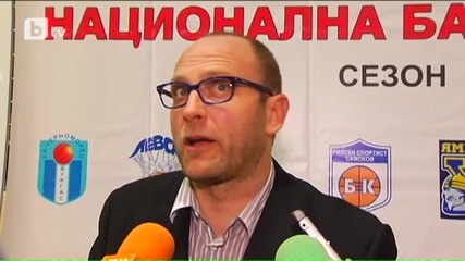 Тити Папазов откача пред журналисти