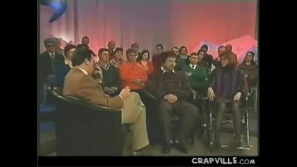 Тоя как му се смее... xd 