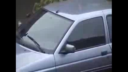 Смешно блондинка паркира :):)