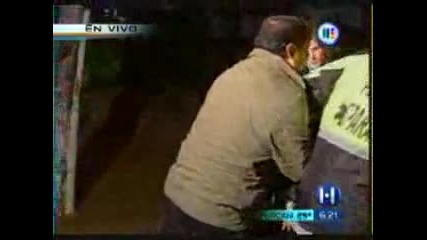 Репортер пада в ако вода 