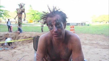Звездата Роб Хюбел дава интервю за филма си Добре Дошли в Джунглата (2013)