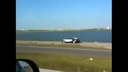 Bugatti Veyron Пада В Езеро