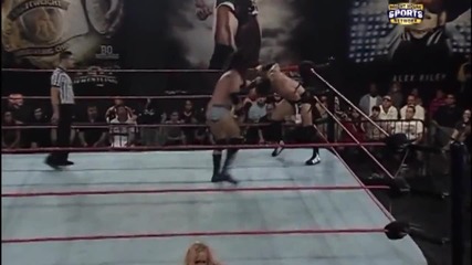 Seth Rollins vs Brad Maddox (with Summer Rae & Paige) (04-03-2012)