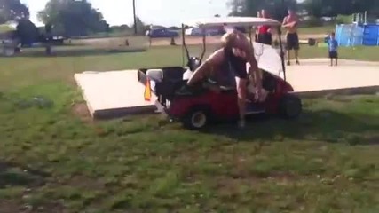 Провал при скок на голф количка