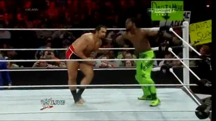 Kofi Kingston бе поредната чернилка, която Rusev срита здраво - Wwe Raw - 5/5/14