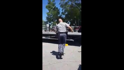 Американски Полицай Скача На Въже