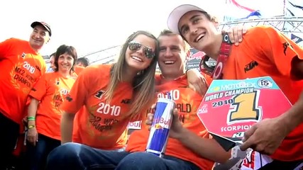 Marvin Musquin celebrates winning the Mx2 title in Lierop 