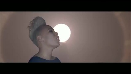 Professor Green ft. Emeli Sande- Read All About It