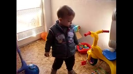 танцуващото бебе